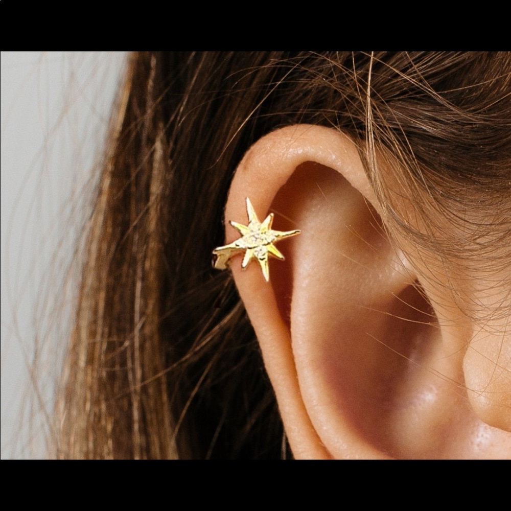 Gold star cartilage earring
